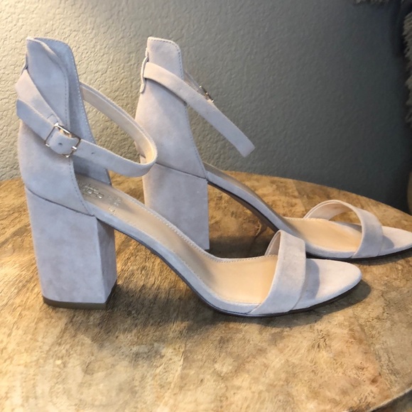 Vince Camuto 3 inch suede beige heels - Picture 4 of 6